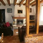 Hébergement de vacances Spacieux Avec Billard, Cheminée&terrasse, Près De La Forêt De Bercé, Wi-fi&activités Nature - Fr-1-410-337 *